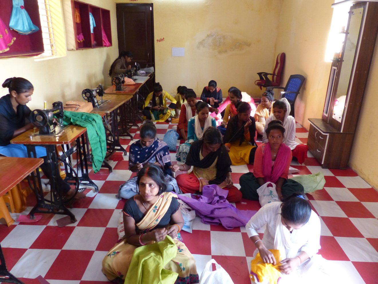 L’atelier de couture, les femmes des villages, l’émancipation...