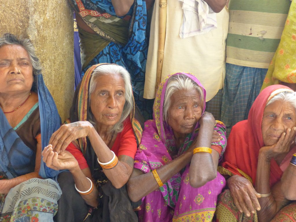 Femmes âgées avec lesquelles nous avons discuté du projet de refuge