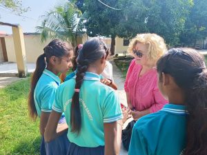 visite d'une marraine à l'école