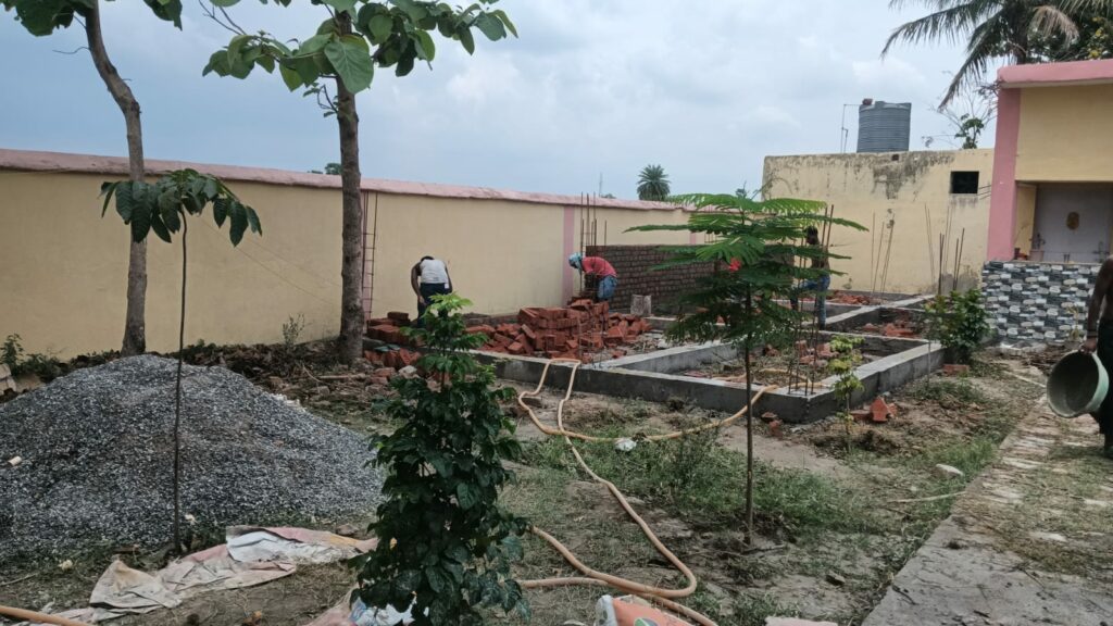 Construction des fondations de l'extension du refuge pour personnes âgées.