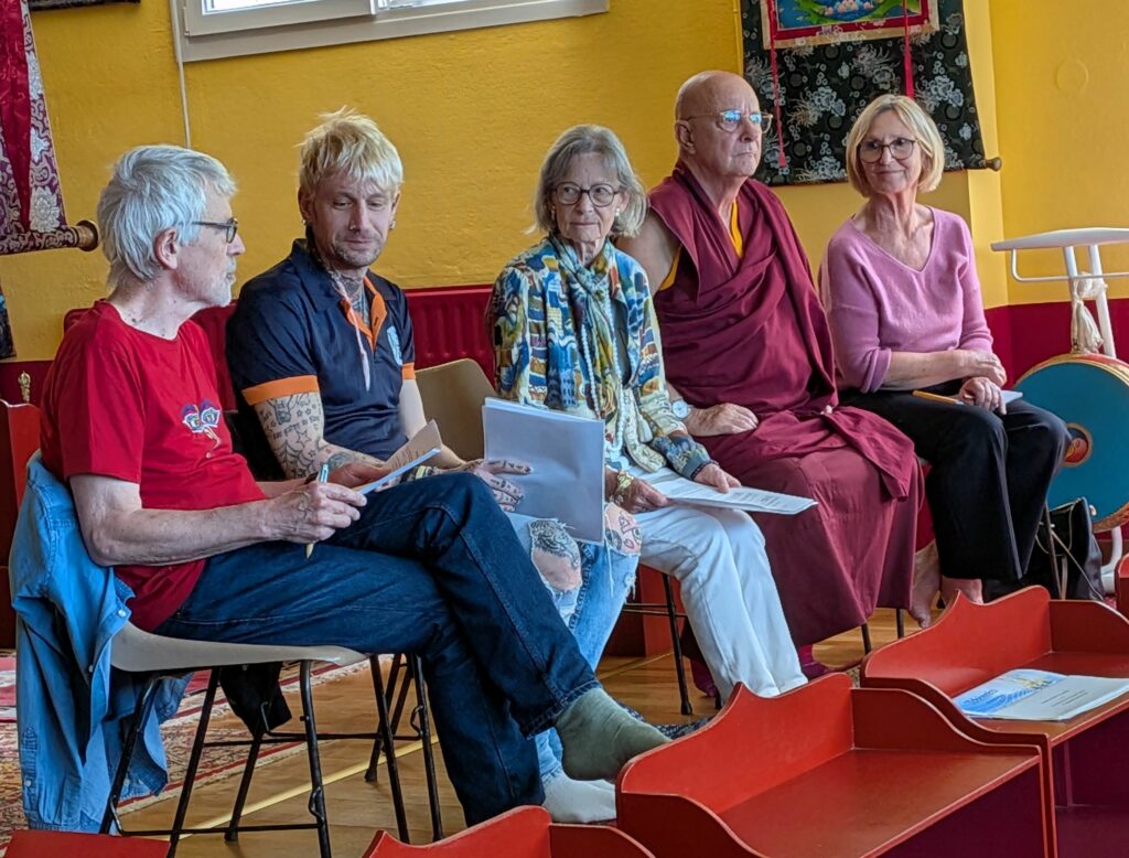 Le bureau de l'association devant l'assemblée générale le 13 juin 2026.
