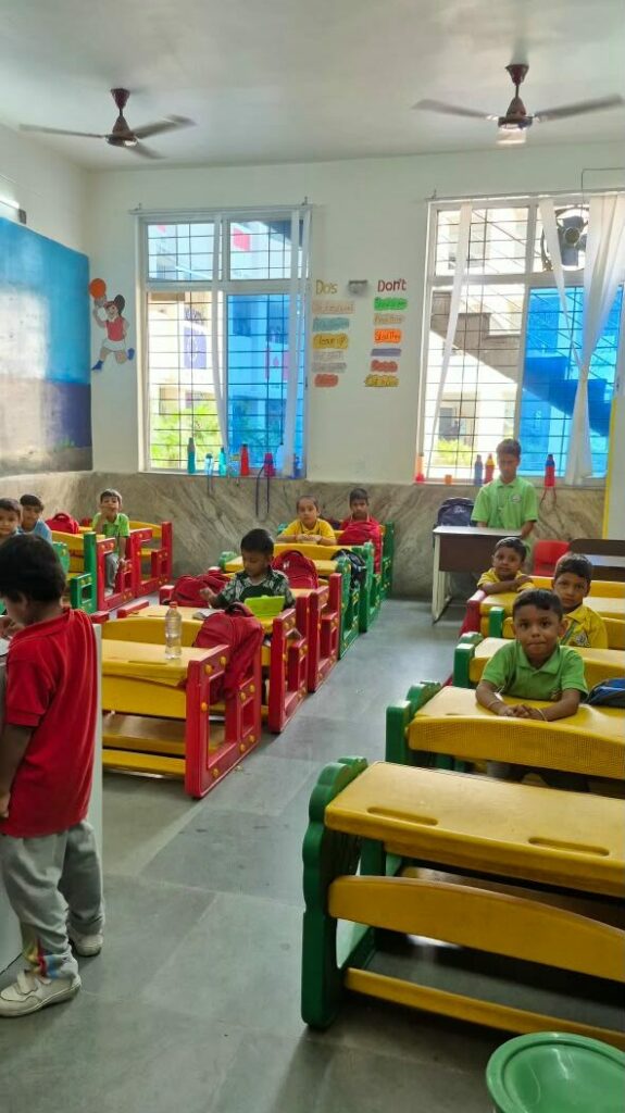 Image d'une salle de classe moderne en Inde.